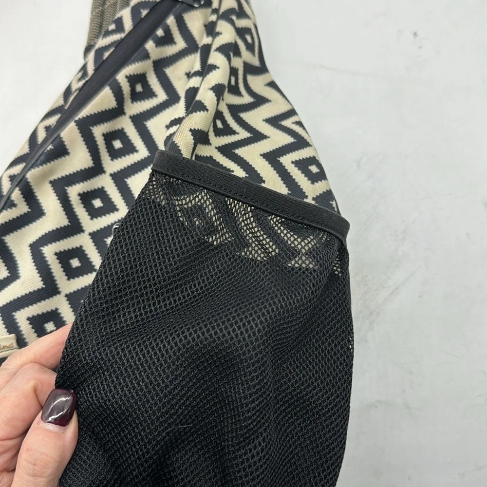 Kavu great preowned
